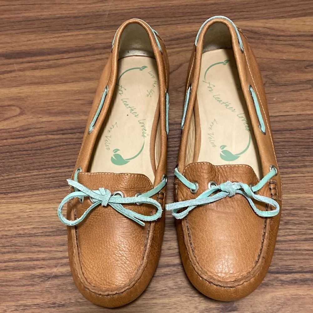 Velez Leather Slip On Driving Shoe in Classic Moccasin Style. Size 38.